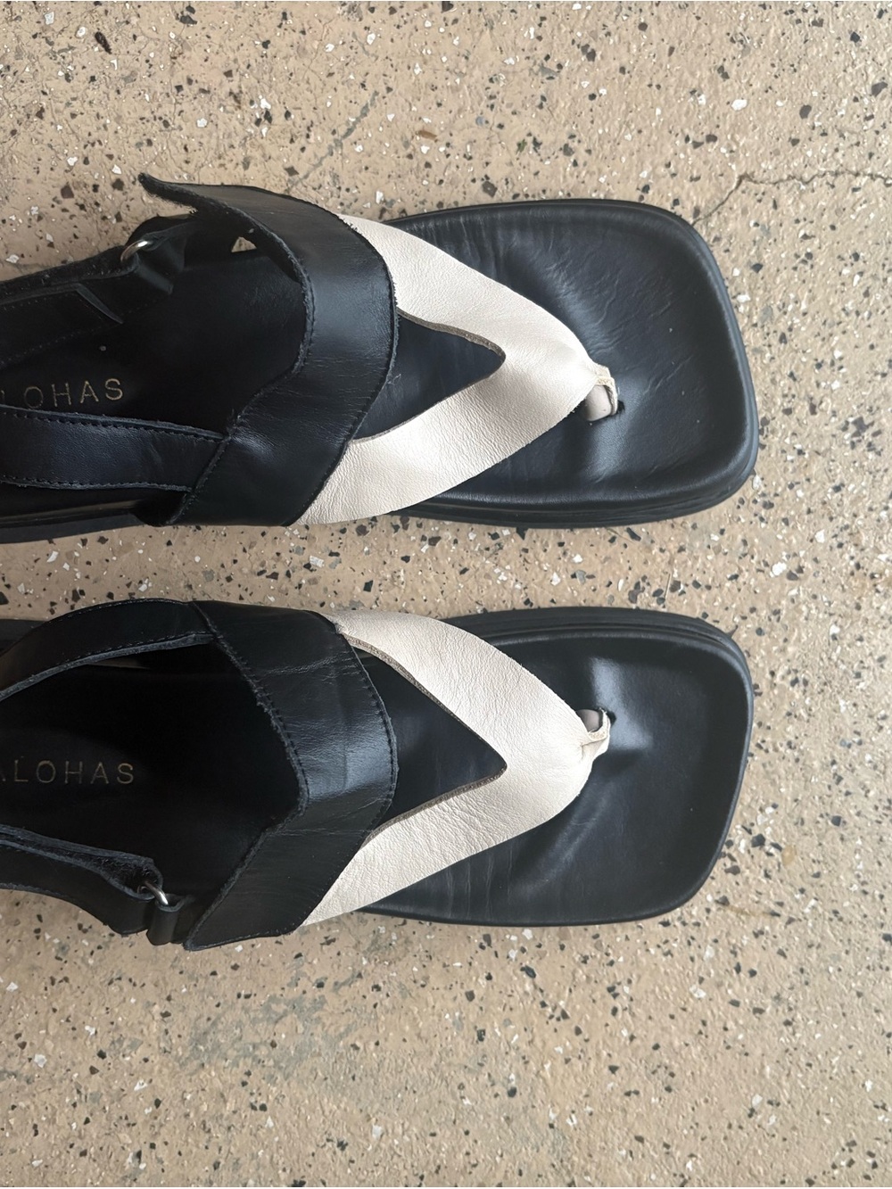 ALOHAS Black and Cream Leather Toe-Loop Sandals